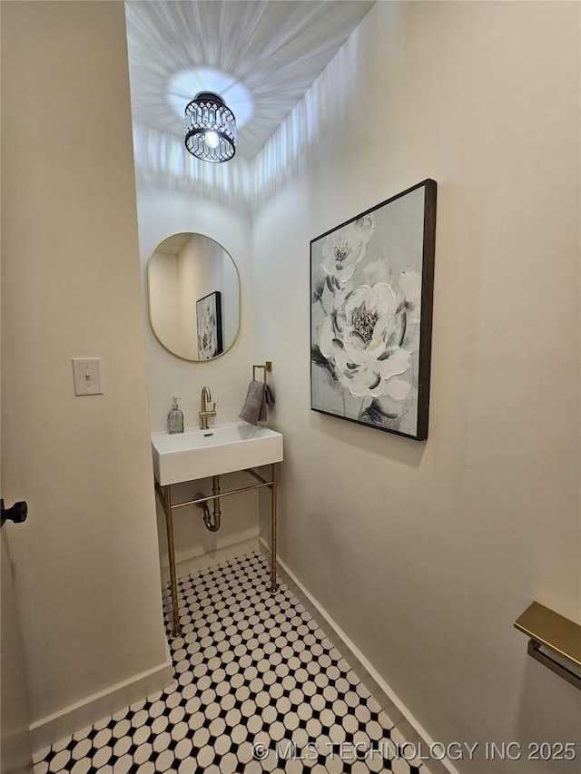 bathroom with baseboards