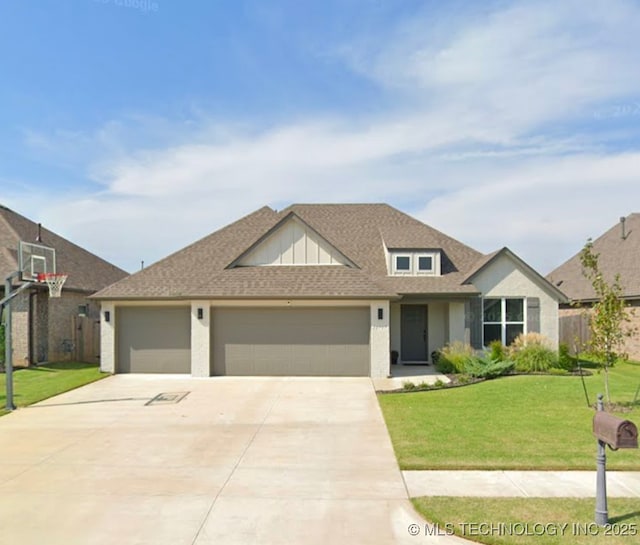 view of front facade with fence, roof with shingles, concrete driveway, a front yard, and a garage