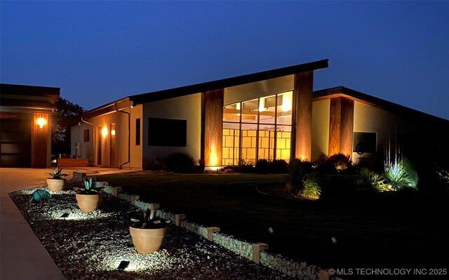 4101 Rolling Hls, Ardmore, OK 73401 - back of house at night with stucco siding