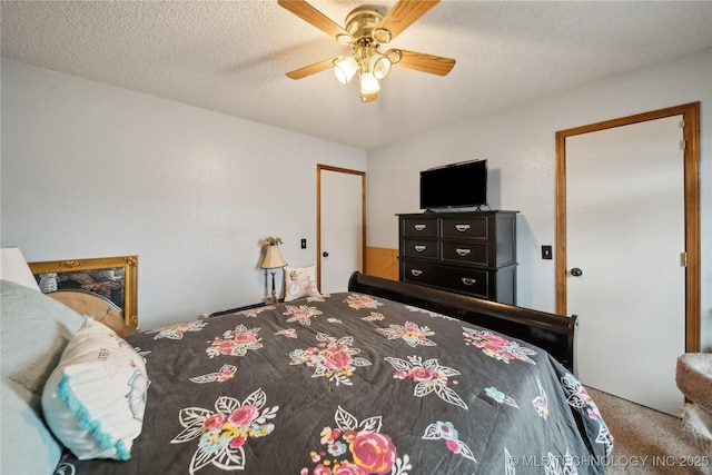 bedroom featuring carpet flooring, a ceiling fan, and a textured ceiling