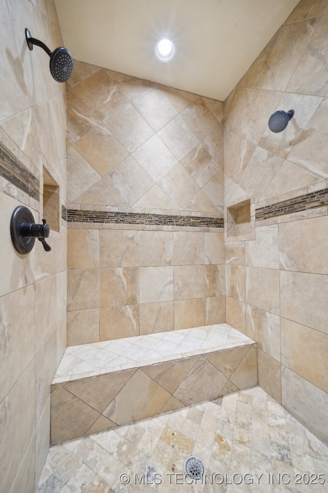 full bath featuring recessed lighting and tiled shower