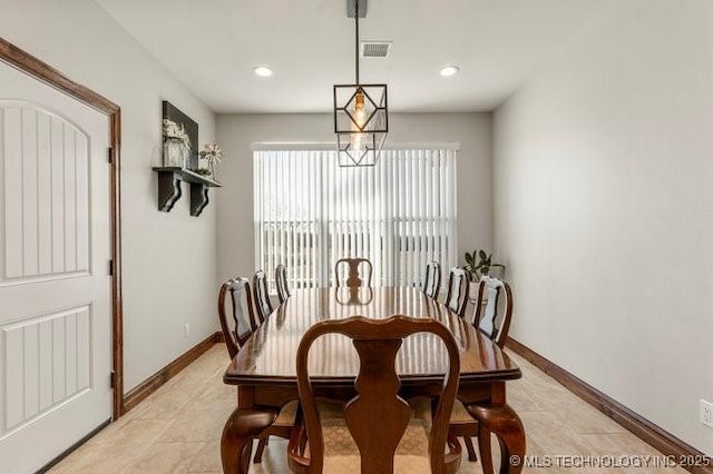 dining area featuring recessed lighting, visible vents, and baseboards