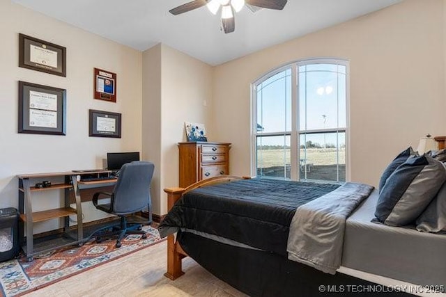 bedroom with ceiling fan