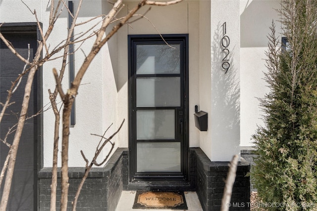 property entrance featuring stucco siding