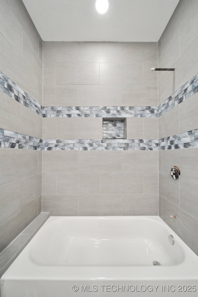 full bathroom featuring washtub / shower combination