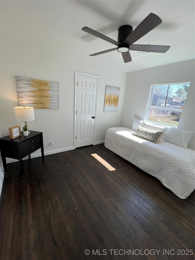 bedroom featuring dark wood-type flooring, baseboards, and a ceiling fan