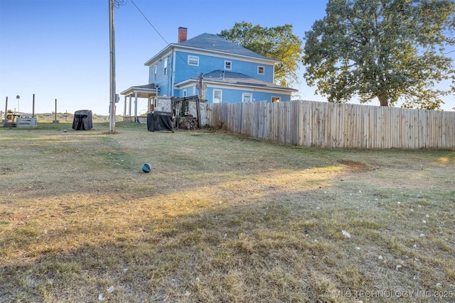 view of yard featuring fence