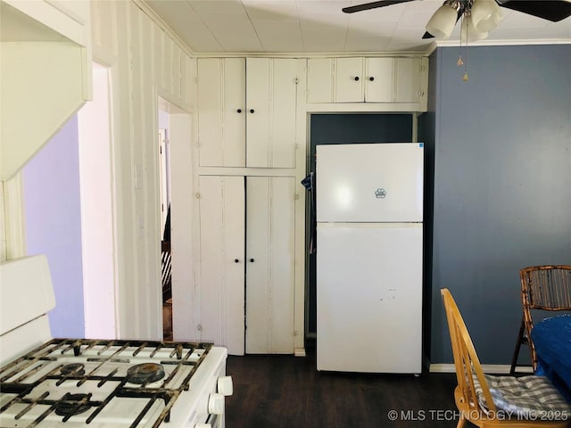 kitchen featuring crown molding, dark wood finished floors, white appliances, and ceiling fan