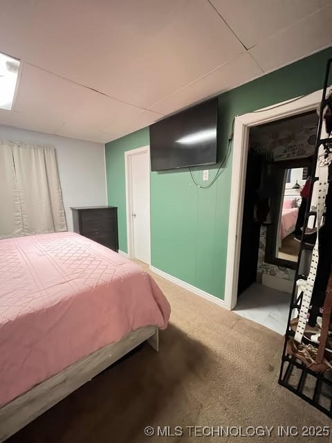 bedroom featuring carpet floors