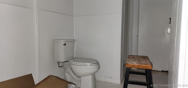 bathroom featuring toilet