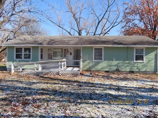 ranch-style house featuring crawl space and covered porch