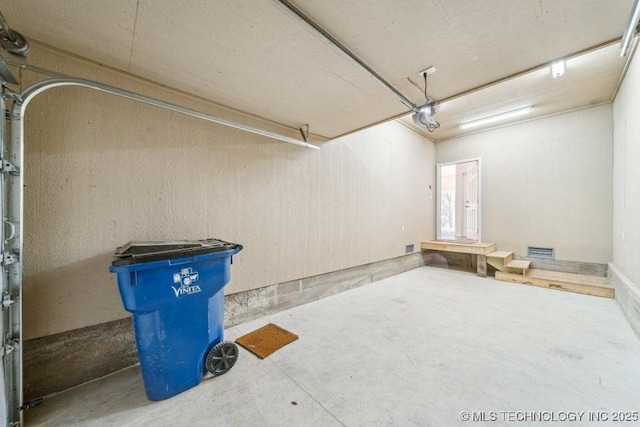 517 W Clyde Ave, Vinita, OK 74301 - view of garage