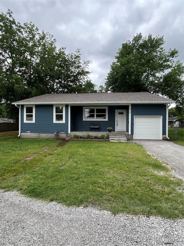 517 W Clyde Ave, Vinita, OK 74301 - single story home featuring an attached garage, gravel driveway, a front lawn, and roof with shingles
