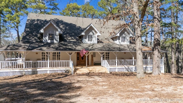 farmhouse-style home featuring covered porch