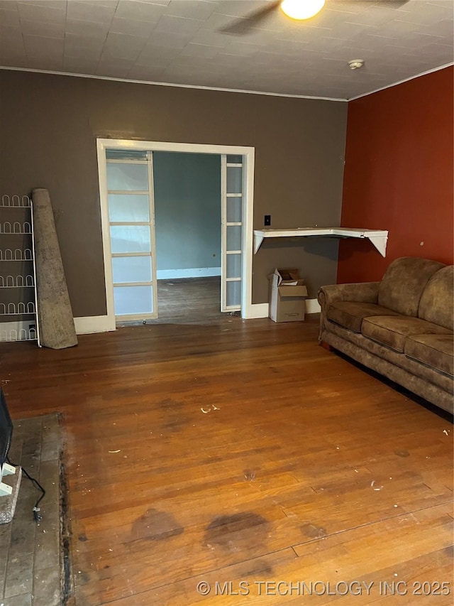 living room with baseboards and hardwood / wood-style flooring