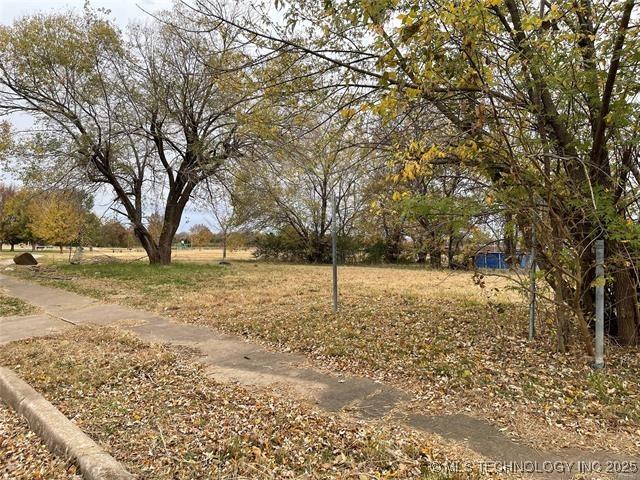 Listing photo 2 for 157 W 49th Pl, Tulsa OK 74110