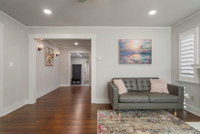 living area featuring recessed lighting, wood finished floors, baseboards, and ornamental molding