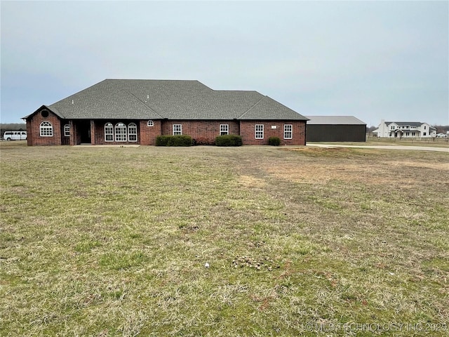 view of front facade featuring a front lawn and brick siding