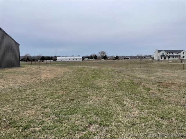 view of yard featuring a rural view