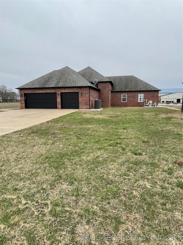 single story home featuring driveway, a shingled roof, an attached garage, a front yard, and brick siding