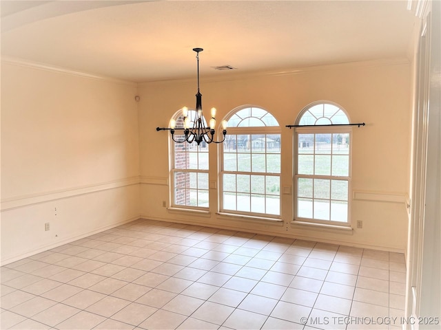 unfurnished room featuring light tile patterned floors, visible vents, a notable chandelier, and ornamental molding