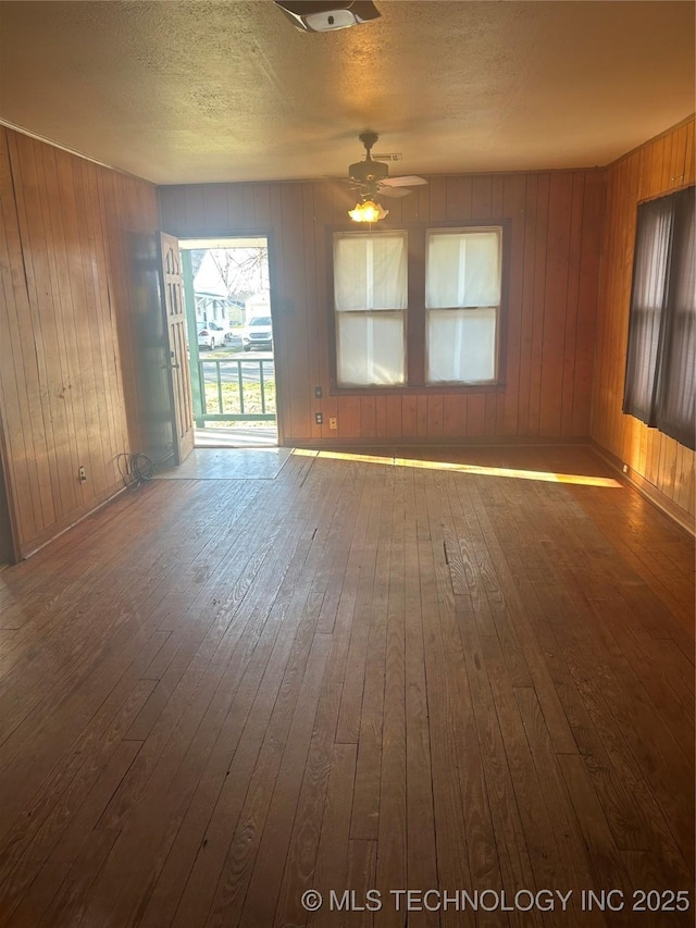 unfurnished room featuring ceiling fan, a textured ceiling, and hardwood / wood-style floors