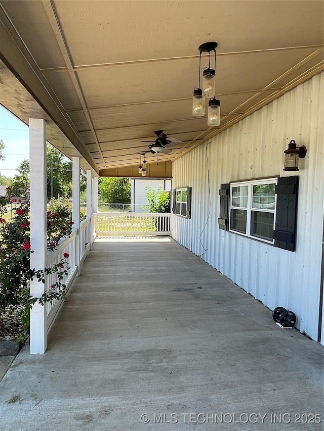 view of patio featuring covered porch and ceiling fan