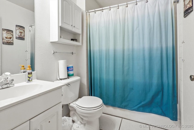 full bath with toilet, a shower with curtain, and vanity