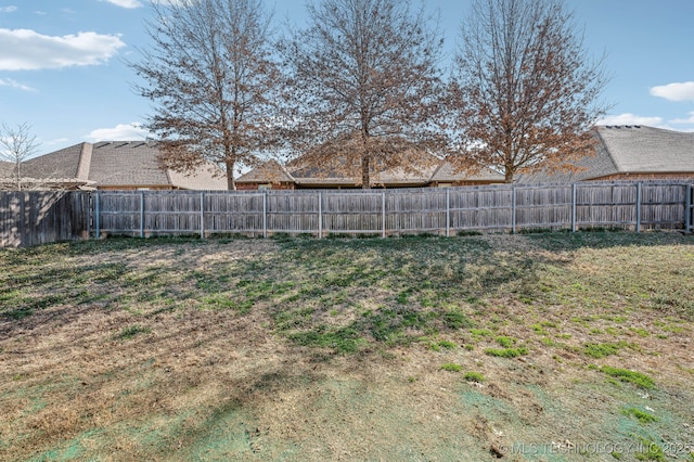 view of yard featuring a fenced backyard