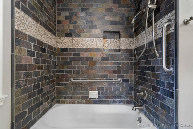 bathroom with bathtub / shower combination