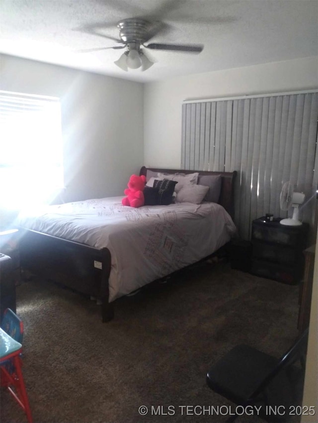 bedroom with a textured ceiling, ceiling fan, and carpet flooring