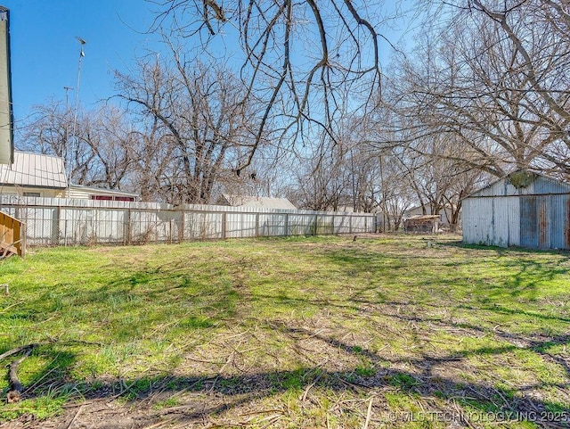 view of yard featuring an outbuilding and fence