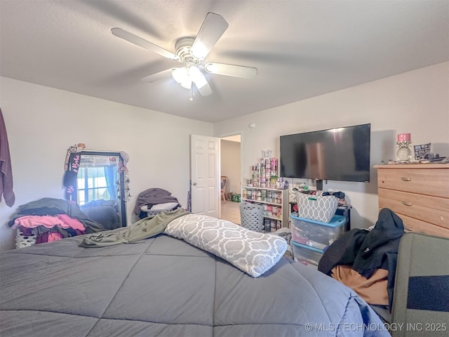 bedroom with ceiling fan