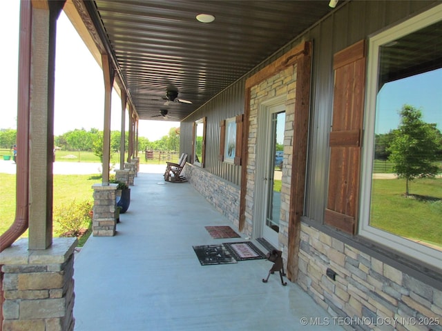 view of patio / terrace with a porch and ceiling fan