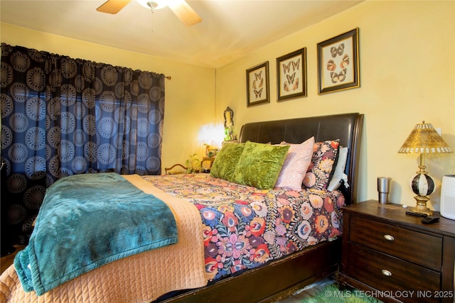 bedroom with ceiling fan