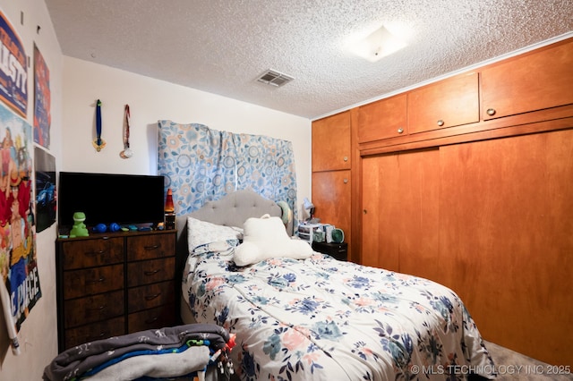 bedroom with visible vents and a textured ceiling