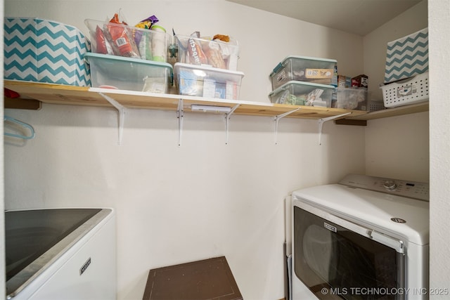 laundry room with laundry area and washing machine and dryer