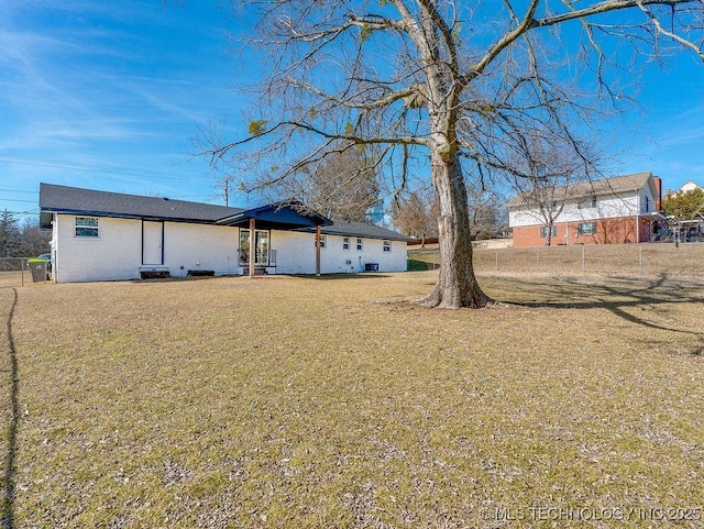 view of yard featuring fence