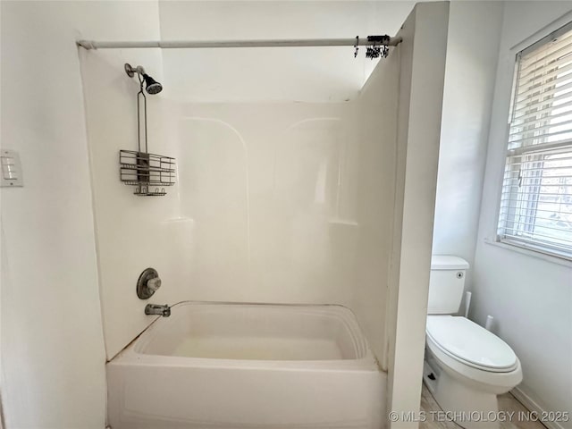 full bath featuring toilet and shower / tub combination