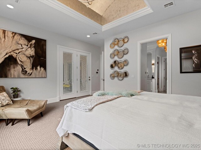 bedroom featuring access to exterior, visible vents, baseboards, carpet, and recessed lighting