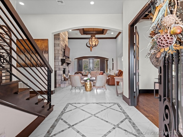 entryway with recessed lighting, baseboards, arched walkways, and crown molding