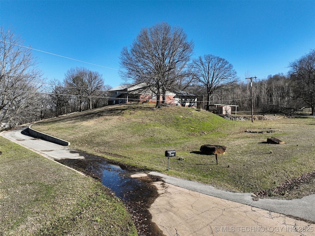 view of front of property with a front yard