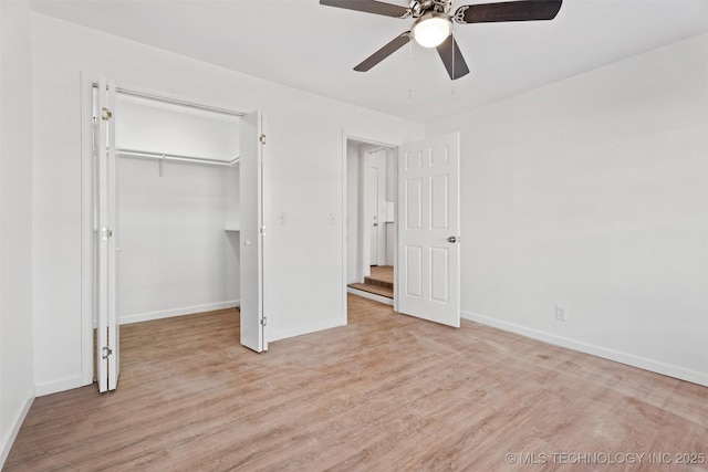 unfurnished bedroom featuring a closet, baseboards, a ceiling fan, and light wood finished floors