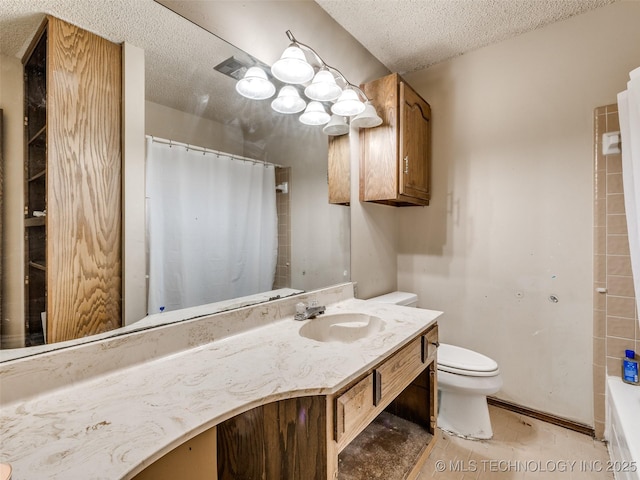 full bath featuring a washtub, toilet, a shower with shower curtain, a textured ceiling, and vanity