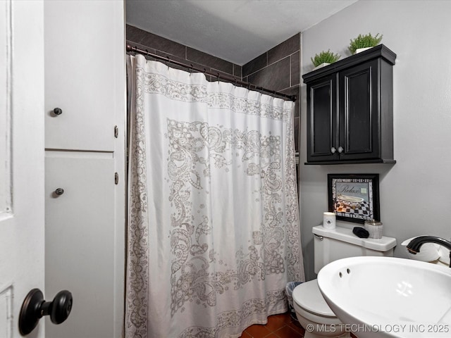 full bathroom with tile patterned floors, toilet, a shower with curtain, and a sink