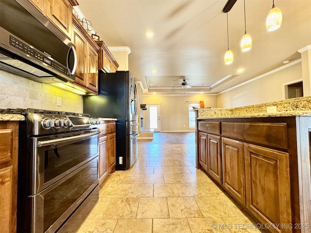 kitchen featuring tasteful backsplash, stainless steel appliances, a ceiling fan, and ornamental molding