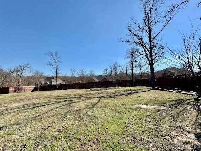 view of yard featuring a fenced backyard