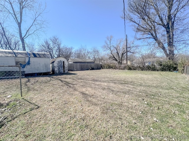 view of yard featuring an outbuilding and fence