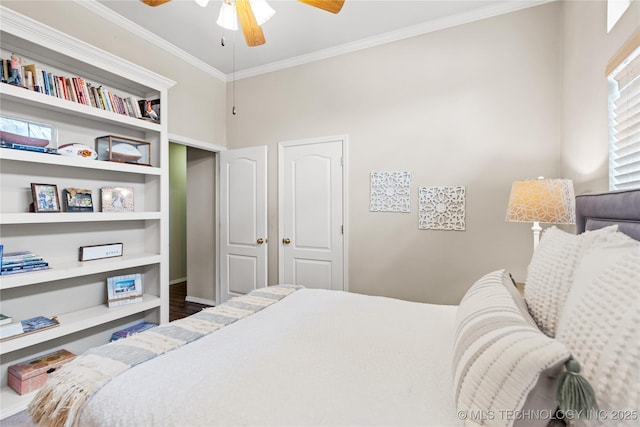 bedroom featuring crown molding, a ceiling fan, and wood finished floors