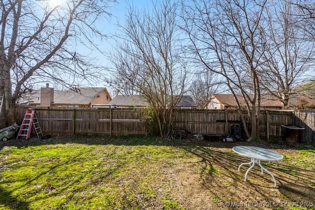 view of yard featuring a fenced backyard